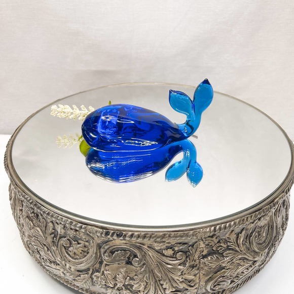 Blue Glass Whale Figurine Sculpture Paperweight Collectible by Pilgrim Glass. - Picture 2 of 8